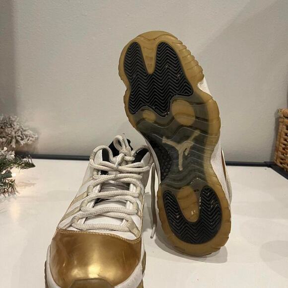 Size 10 jordan 11 main image 2